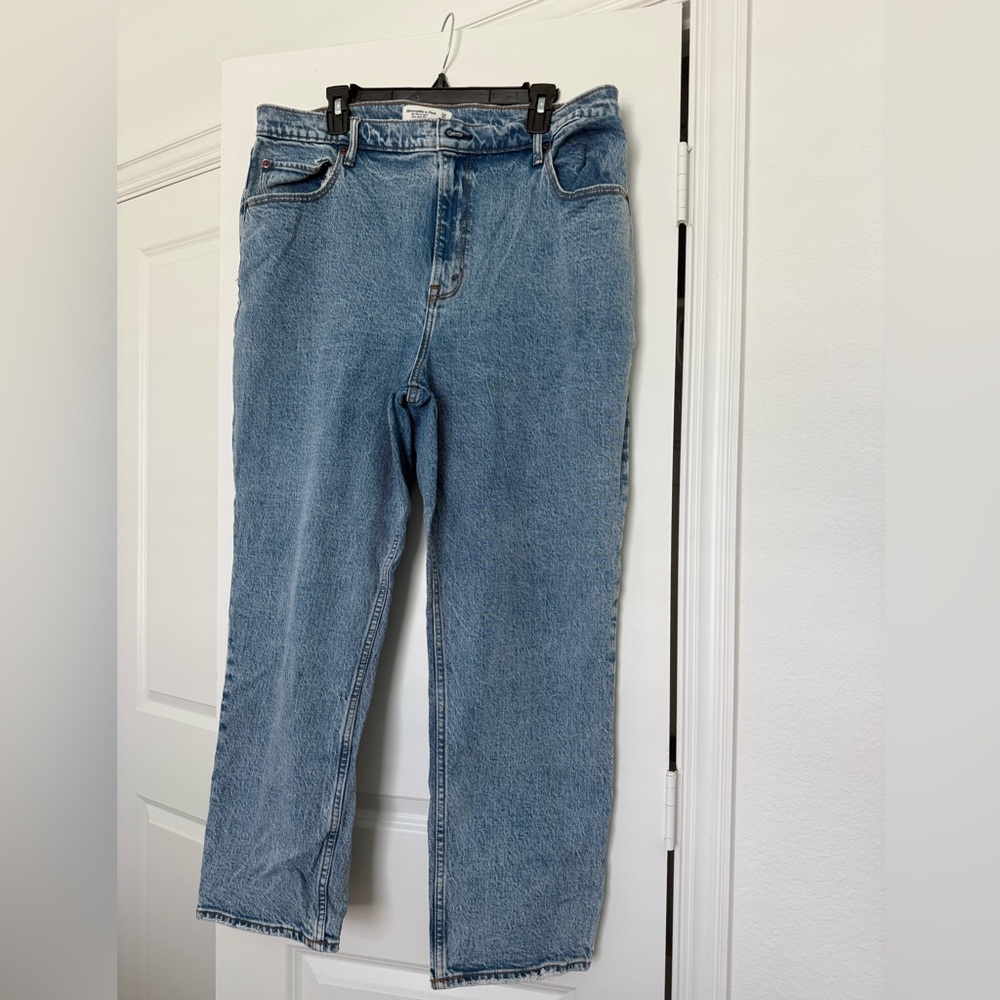 Abercrombie & Fitch Curve Love: Ultra High Rise 90s Straight Jean